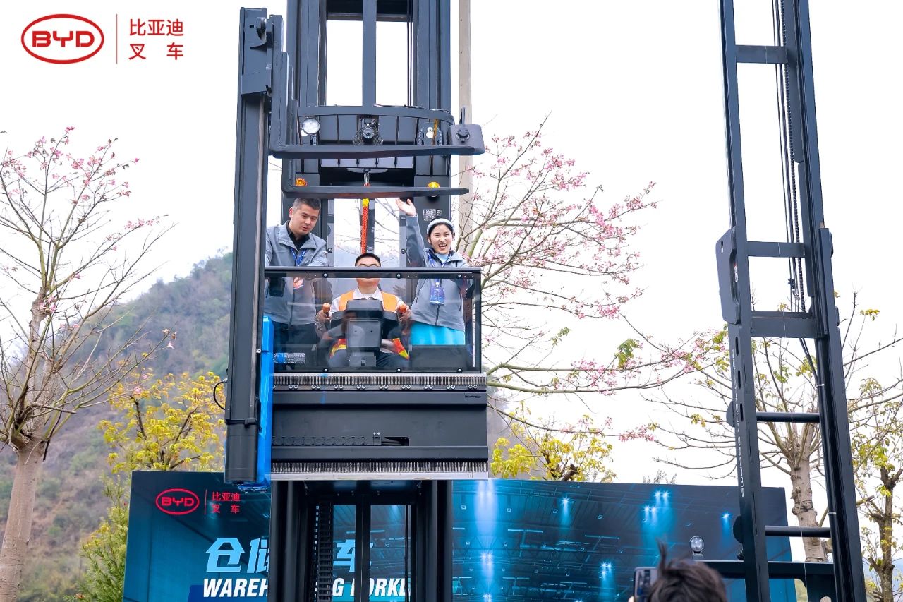 2024比亞迪叉車經銷商大會圓滿落幕,世恒集團榮獲多項殊榮! 2024比亞迪叉車經銷商大會圓滿落幕,世恒集團榮獲多項殊榮!
